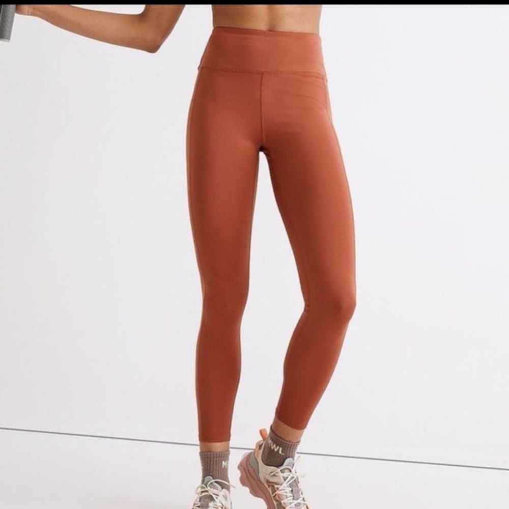 NWT Madewell MWL woman’s ribbed leggings size Medium. Rust color.